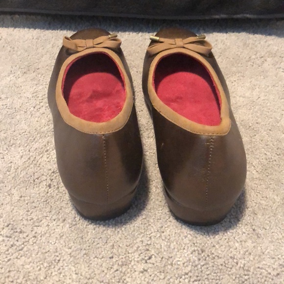 Vionic - Picture 4 of 7